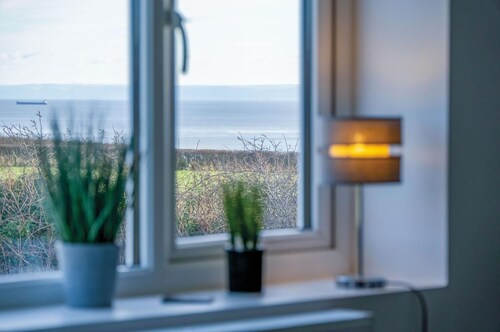 Oasis - 2 Bedroom Apartment - Ocean Breeze