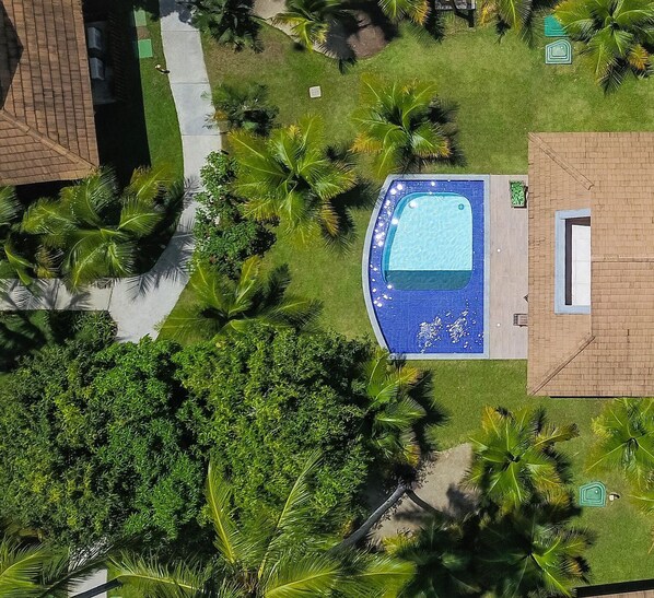 经济平房 | 泳池 | 室外游泳池