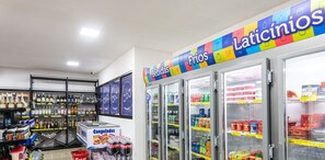 방갈로 | 기념품점