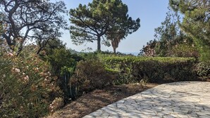 Property grounds - Villa avec vue mer au calme- Le Roitelet (Roquebrune-sur-Argens)