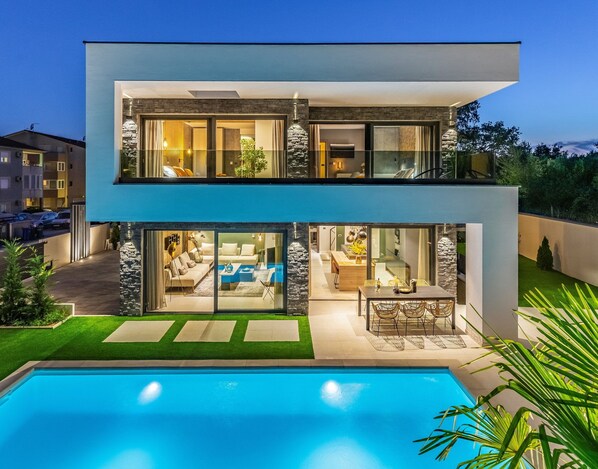 A heated pool - Luxury Villa Xquisite with Pool (Medulin)