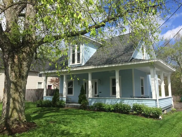 Exterior - Updated & Charming Home in Loveland
(Loveland)