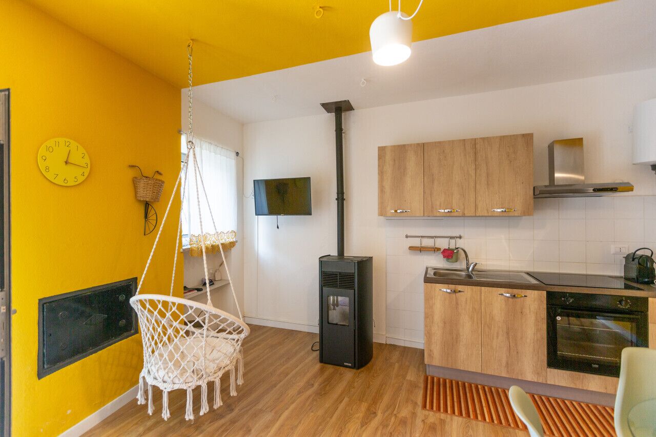 Refrigerador, horno, parrilla de estufa y cafetera y tetera 