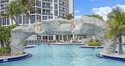 Luxury Beach Resort - Studio w/ Partial Ocean View