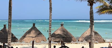 Una spiaggia nelle vicinanze