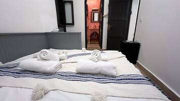 1 habitación, tabla de planchar con plancha, wifi y ropa de cama