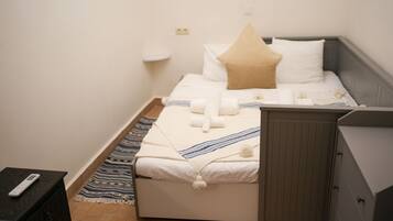 1 habitación, tabla de planchar con plancha, wifi y ropa de cama