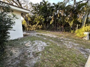 Property grounds - Cozy 1-bedroom apartment in fabulous North Miami Beach close to many attractions (North Miami Beach)