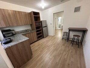 Private kitchen - Cozy 1-bedroom apartment in fabulous North Miami Beach close to many attractions (North Miami Beach)