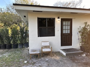 Exterior detail - Cozy 1-bedroom apartment in fabulous North Miami Beach close to many attractions (North Miami Beach)