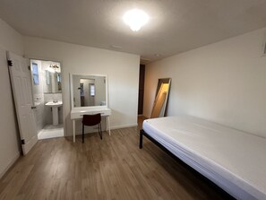 1 bedroom, WiFi, bed sheets - Cozy 1-bedroom apartment in fabulous North Miami Beach close to many attractions (North Miami Beach)