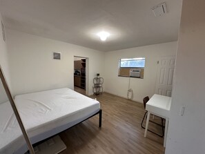 1 bedroom, WiFi, bed sheets - Cozy 1-bedroom apartment in fabulous North Miami Beach close to many attractions (North Miami Beach)