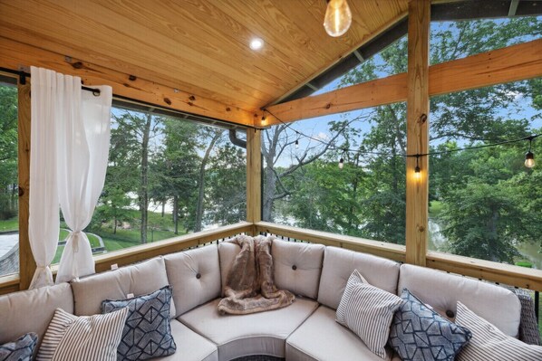 Smart TV - Lake Front Beauty North of Nashville (Gallatin)