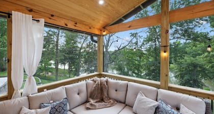 Lake Front Beauty North of Nashville