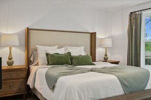 4 bedrooms, desk, iron/ironing board, free WiFi - Lake Front Beauty North of Nashville (Gallatin)