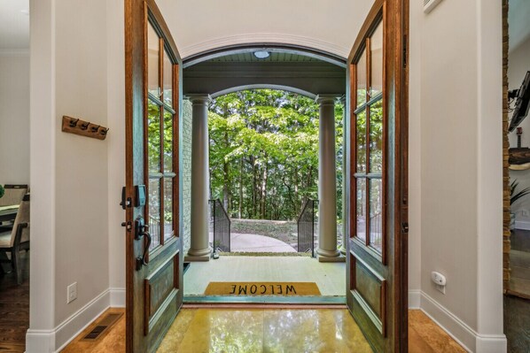 Interior - New Listing - Mountain Hideaway North Nashville (Hendersonville)