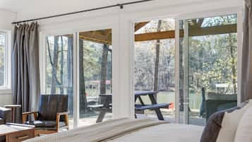 Fer et planche à repasser, Wi-Fi gratuit, draps fournis