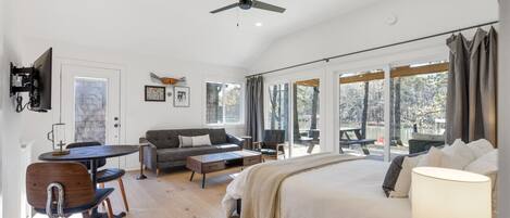 Iron/ironing board, free WiFi, bed sheets