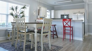 Dining - Cozy 3-bedroom condo in awesome Little River with WiFi, AC (Little River)