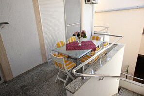Outdoor dining - Nova- two bedroom apartment with terrace (Zadar)