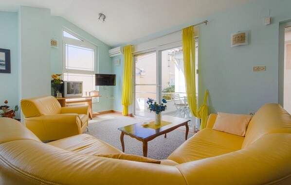 TV - Nova- two bedroom apartment with terrace (Zadar)