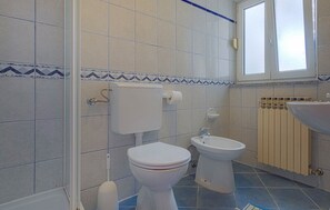 シャワー、ビデ、タオル