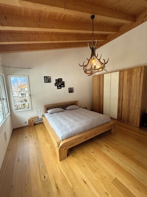 3 bedrooms, iron/ironing board, free WiFi, bed sheets - Brand New Open Concept Whole House (Felsberg)