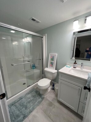 Shower, hair dryer, soap, shampoo - Full new townhome in historic Cape May w/ Elevator!  (Cape May)