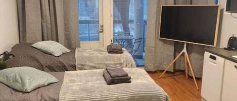 1 habitación, tabla de planchar con plancha, wifi gratis y ropa de cama