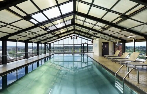 Chic Highrise 2BR King Bed Deluxe Escape Pool l GYM l Balcony Near DC/Metro/Mall