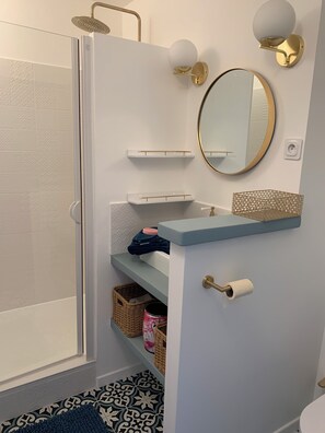 Hair dryer, towels, toilet paper