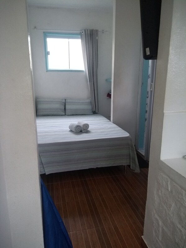 Economy Suite, 1 Bedroom, Smoking, Private Bathroom | 1 bedroom, desk, free WiFi - Antonia Hospedaria (Búzios)