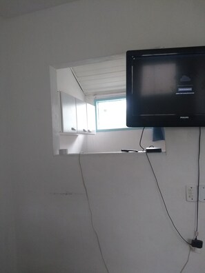 Economy Suite, 1 Bedroom, Smoking, Private Bathroom | 1 bedroom, desk, free WiFi - Antonia Hospedaria (Búzios)