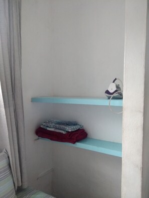 Economy Suite, 1 Bedroom, Smoking, Private Bathroom | 1 bedroom, desk, free WiFi - Antonia Hospedaria (Búzios)
