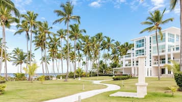 Ropa de cama de alta calidad y camas con pillow-top