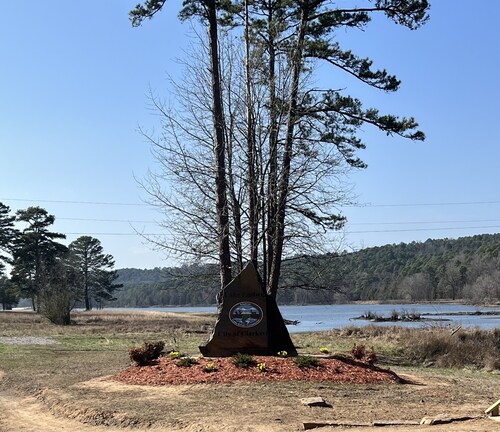 Cozy cabin on Lake Ludwig with a nice view of the lake. Pet friendly!