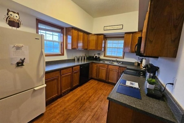 KĂŒhlschrank, Mikrowelle, Ofen, Herdplatte