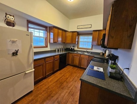 冷蔵庫、電子レンジ、オーブン、コンロ. Country Retreat in a Cozy Little Town