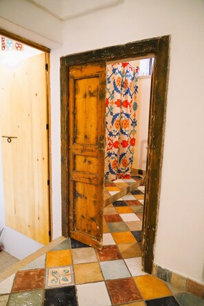 Nhà truyền thống | Phòng tắm | Buồng tắm vòi sen, vòi sen phun mưa, đồ dùng nhà tắm miễn phí 