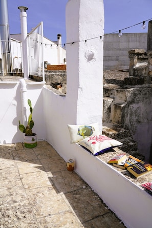 Exterior - Domus Magistri - Arcuève (Ostuni)