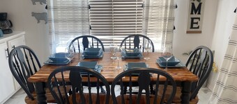 Cozy 2-bedroom house in fabulous Bullhead City with room for all your river toys