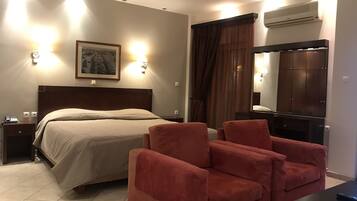 Superior Room | In-room safe, desk, soundproofing, iron/ironing board