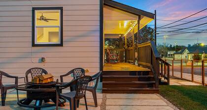 Hickory House - Family/Group and Pet-Friendly Retreat Near Lockhart Square!