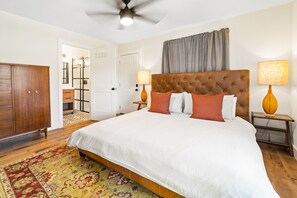 4 camere, una scrivania, ferro/asse da stiro, culla da viaggio