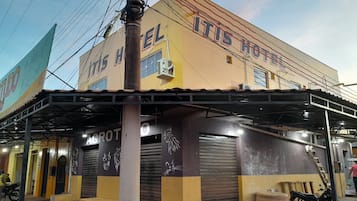 Mặt tiền nơi lưu trú