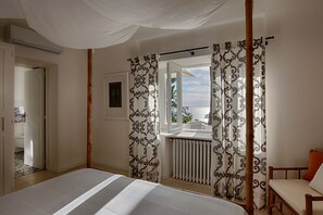 5 makuuhuonetta, työpöytä, Wi-Fi, vuodevaatteet