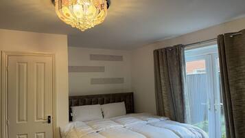 3 bedrooms, free WiFi, bed sheets