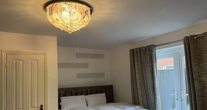Impeccable 3-bed House in Manchester