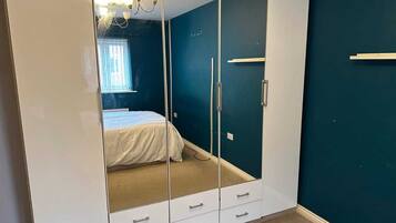 3 bedrooms, free WiFi, bed sheets