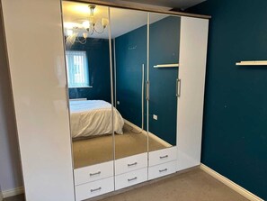 House | 3 bedrooms, free WiFi, bed sheets